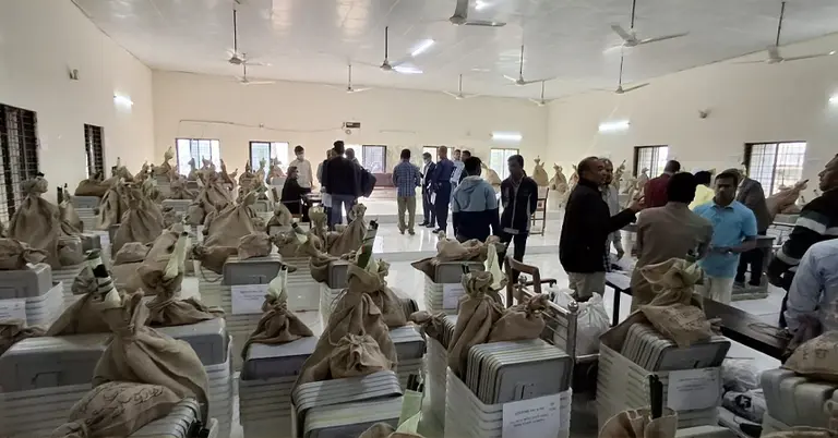 কেন্দ্রে যাচ্ছে নির্বাচনি সরঞ্জাম